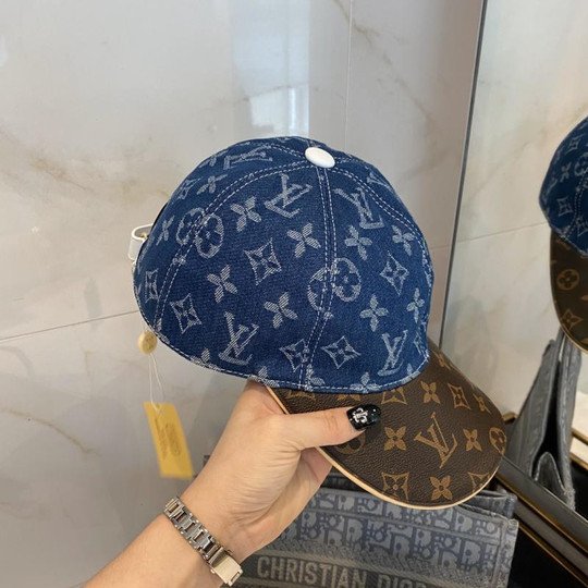 LOUIS VUITTON - BASEBALL CAP