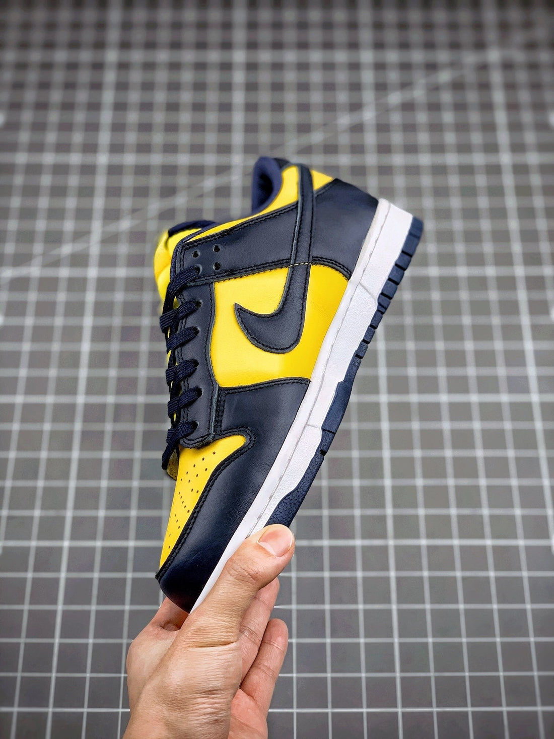 NIKE DUNK LOW "MICHIGAN"