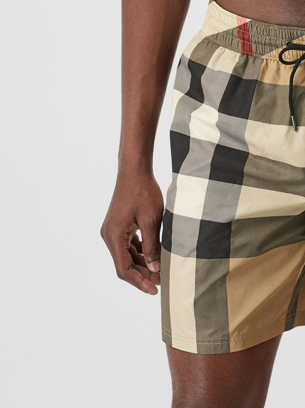 BURBERRY- SHORT