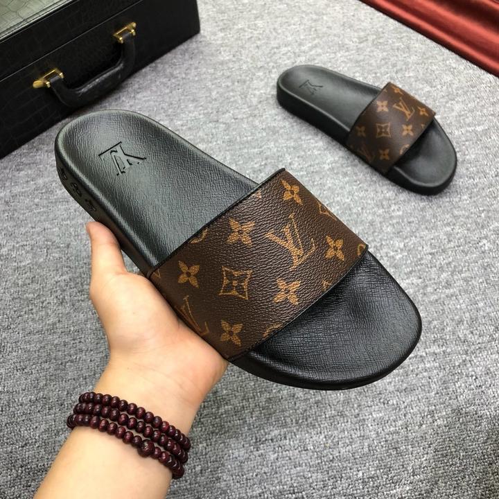 LOUIS VUITTON - PANTOUFLES HOMME