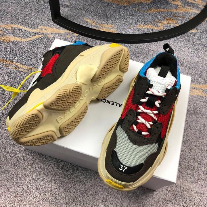 BALENCIAGA - TRIPLE S